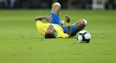 Lesionado, Neymar é cortado da seleção brasileira para a Copa América