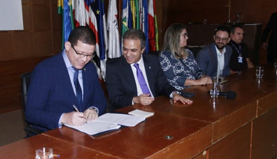 Governador sanciona lei que atualiza Plano de Carreira e estrutura administrativa do Tribunal de Contas