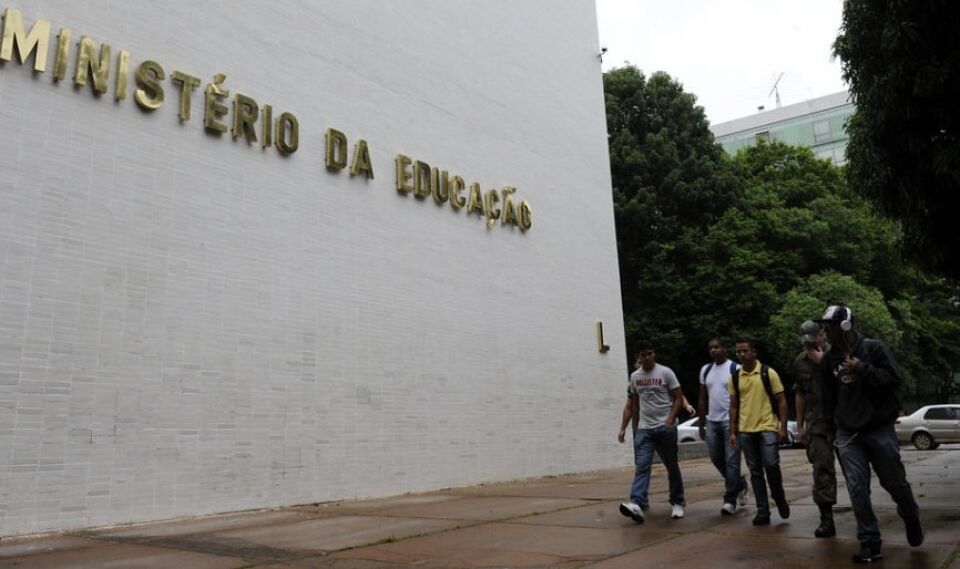 Justiça manda MEC suspender bloqueio em universidades