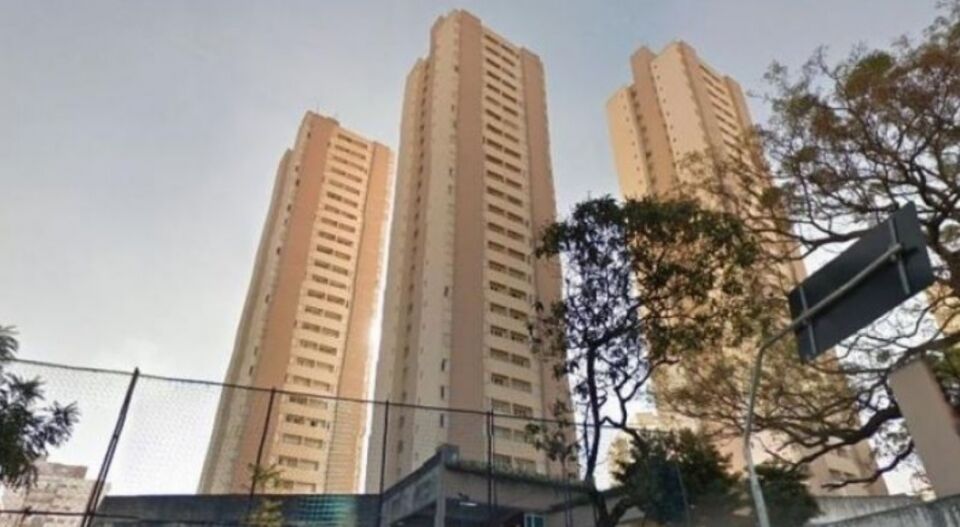Mãe arremessa bebê recém-nascida do 10º andar de prédio