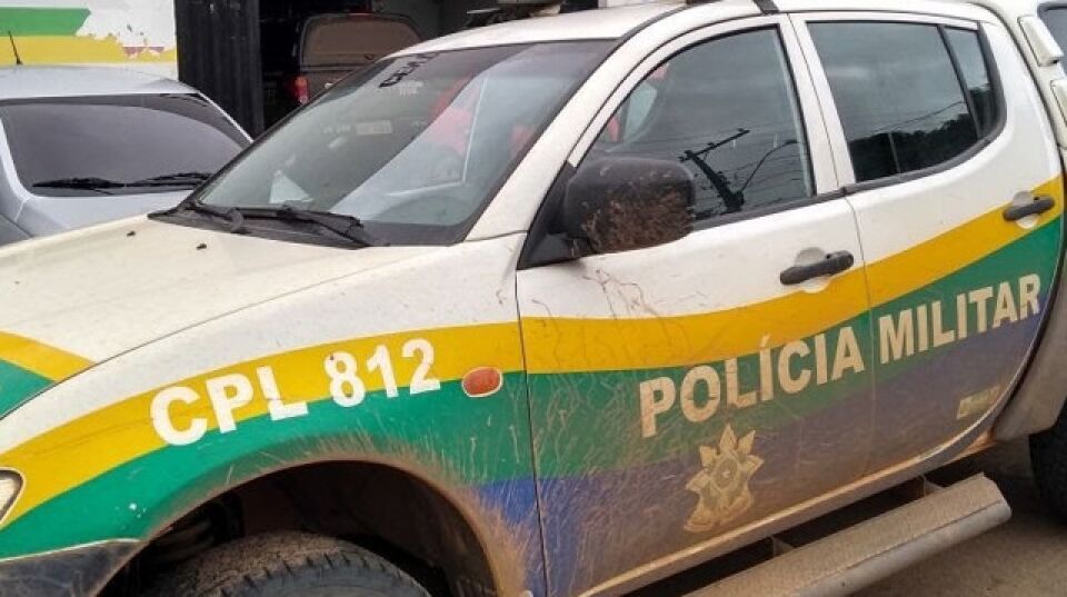 Homem fratura braço ao cair tentando não ser morto pelo irmão armado com faca