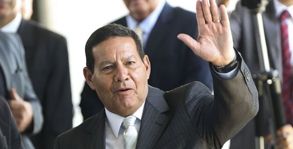 Mourão não vê “nada de mais” em conversas entre Moro e procuradores