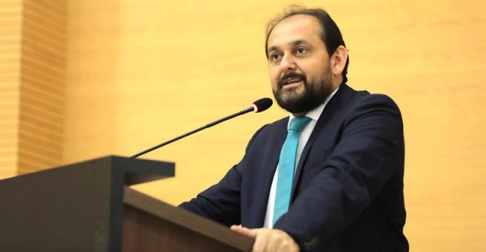 Escola do Legislativo capacita servidores do Cemetron em Libras