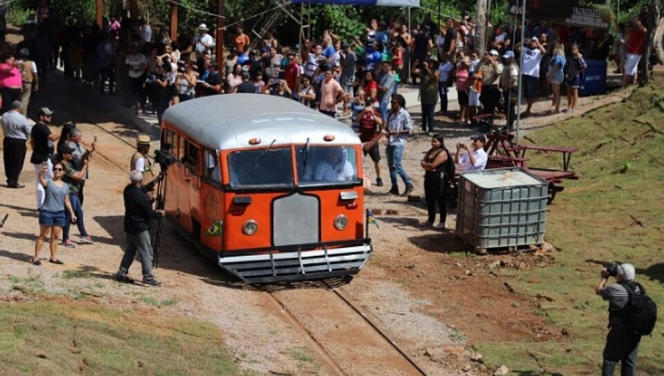 Igual ao bondinho de Santa Teresa, passeios na litorina remetem ao glamour  vivido pela legendária estrada de ferro Madeira Mamoré