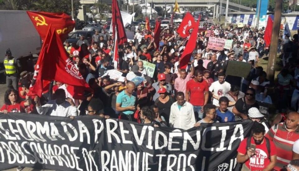 Greve geral tem manifestações em todos os estados e afeta principalmente transporte público