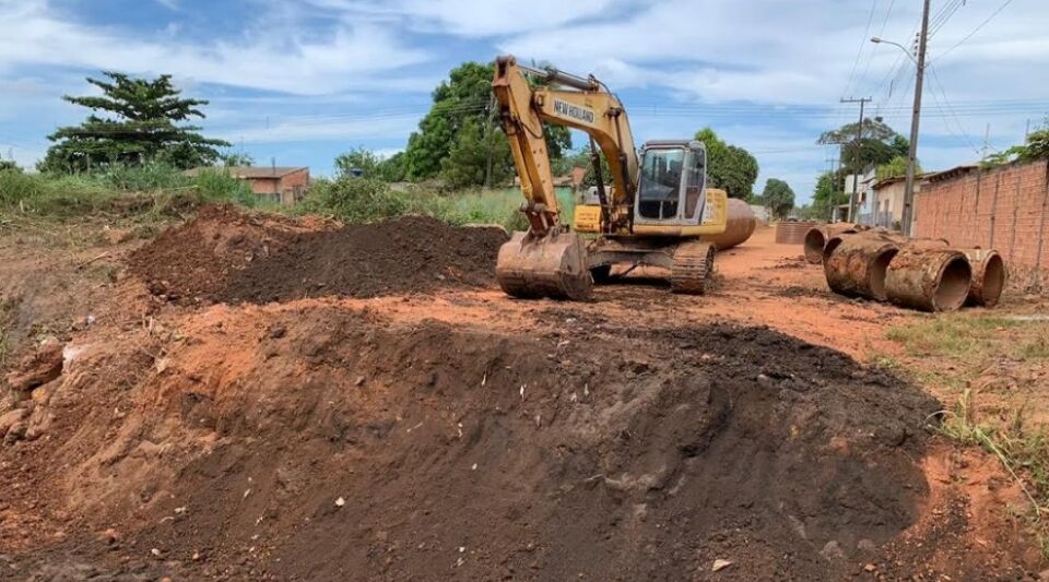 Prefeitura realiza obra de drenagem no canal do bairro Mariana