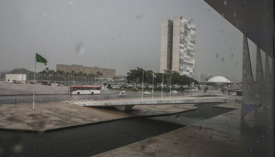 Parlamentarismo e voto distrital misto