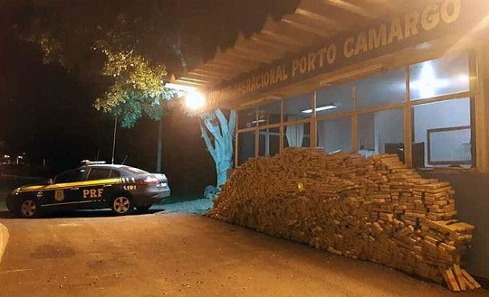 VÍDEO: PRF prende mulher que dirigia ônibus com 1,8 tonelada de maconha