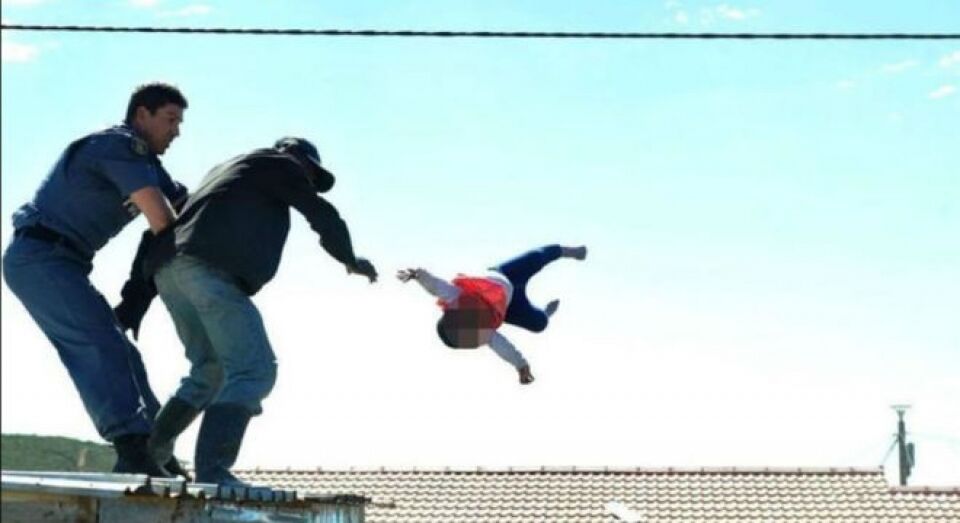 Policial resgata bebê que foi jogada do telhado pelo próprio pai