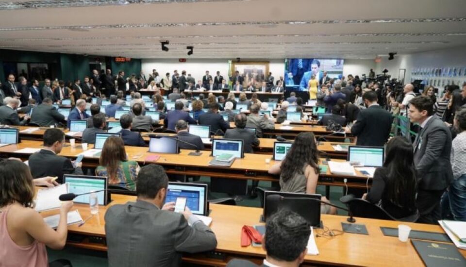 Agora: comissão discute relatório da reforma da Previdência