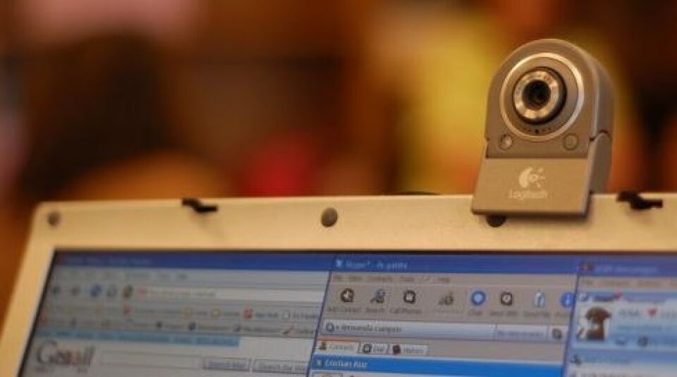 Notícia de que hackers espionam usuários de site adulto pela webcam causa pânico na web