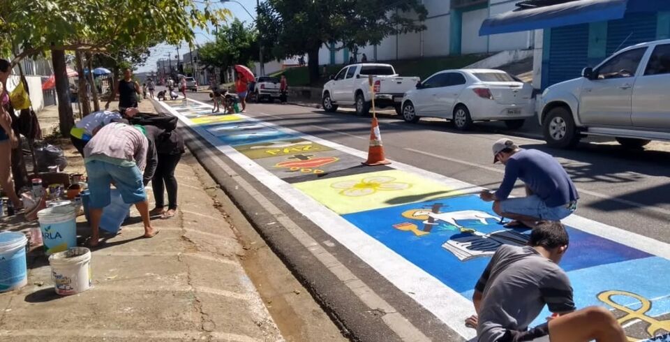 Tapetes de Corpus Christi colorem ruas de Rondônia; veja fotos
