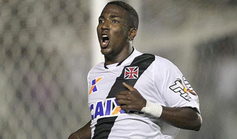Jogador Thalles, revelado pelo Vasco, morre em acidente no RJ