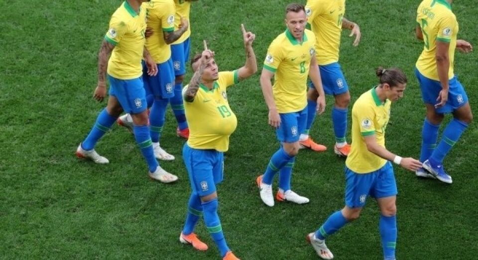 Brasil goleia Peru por 5 a 0 e finalmente recebe apoio da torcida