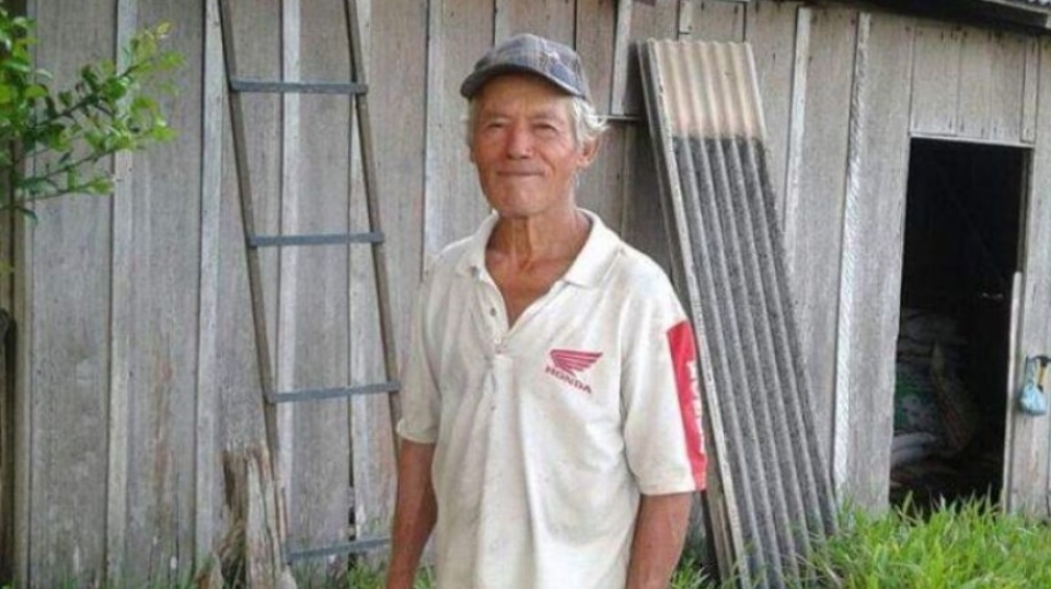 Jovem mata idoso de 81 anos a facadas e quase é linchado por vizinhos