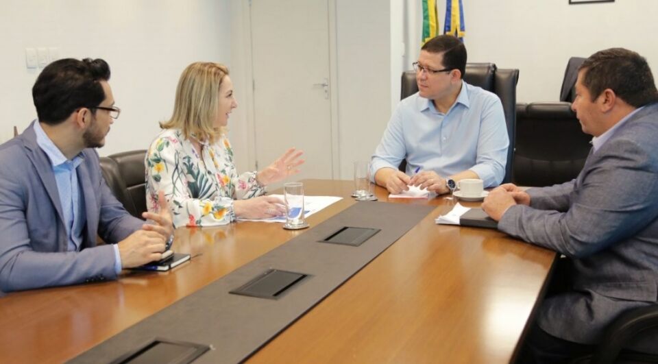 Governador Marcos Rocha recebe deputada federal Jaqueline Cassol para tratar de modais de transporte e investimento na saúde