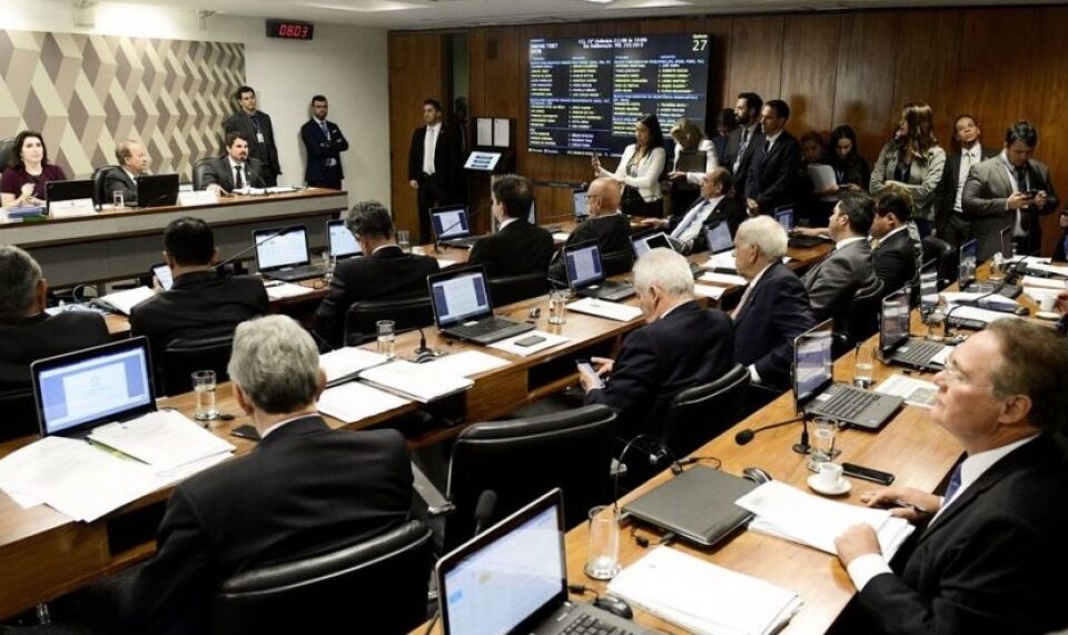 CCJ do Senado aprova lei contra abuso de autoridade