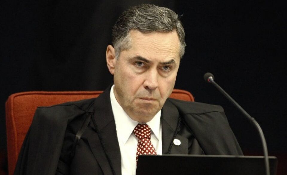 Barroso determina que transgêneros cumpram pena em prisões femininas