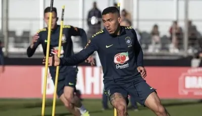 Tite veta Fernandinho e confirma Allan para Brasil x Paraguai