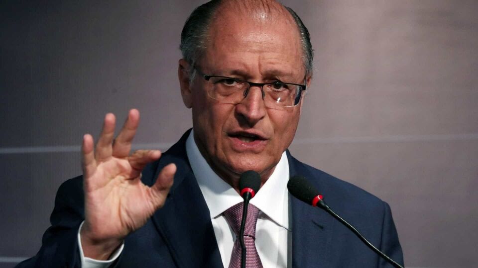 Promotor pede bloqueio de R$ 5,4 bilhões de Alckmin, Goldman e mais 28