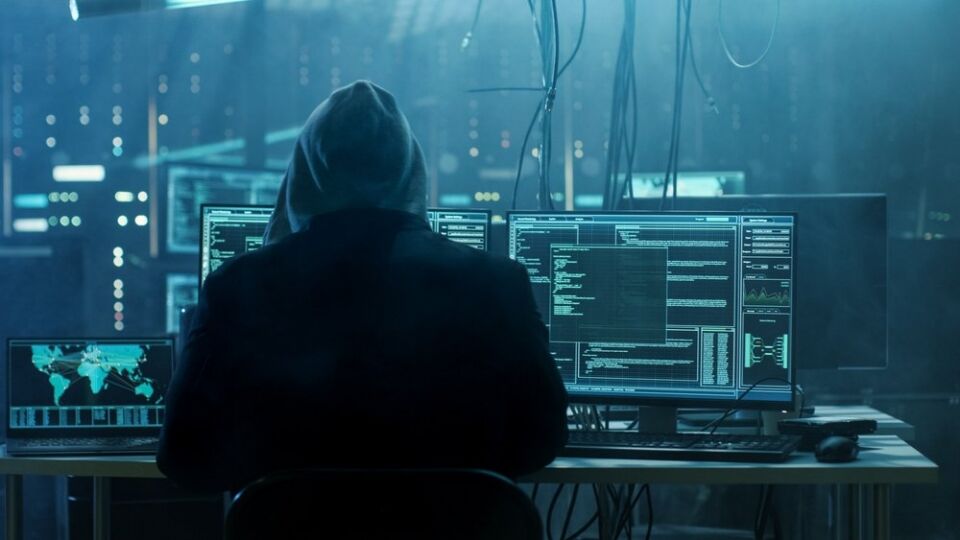 Homem que já foi considerado o maior hacker do Brasil diz que pode ajudar a descobrir quem invadiu celular de Moro