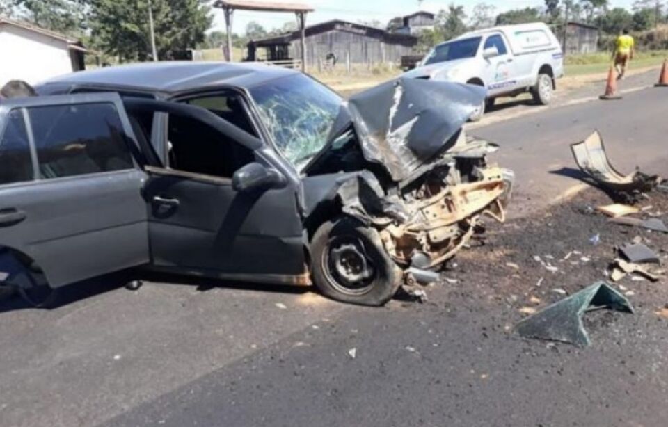 Idosa morre em grave acidente entre automóvel e rolo compressor na BR-364