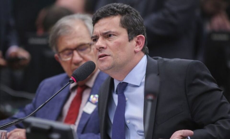 Deputado chama Moro de ‘juiz ladrão’ e ministro vai embora da Câmara