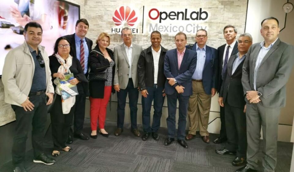 Prefeito Hildon Chaves conhece laboratório para soluções inovadoras