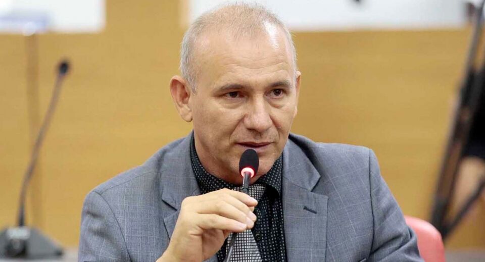 Ezequiel Neiva explica que a 2ª colocada na licitação deve assumir obra de asfaltamento de Corumbiara a Vitória da União