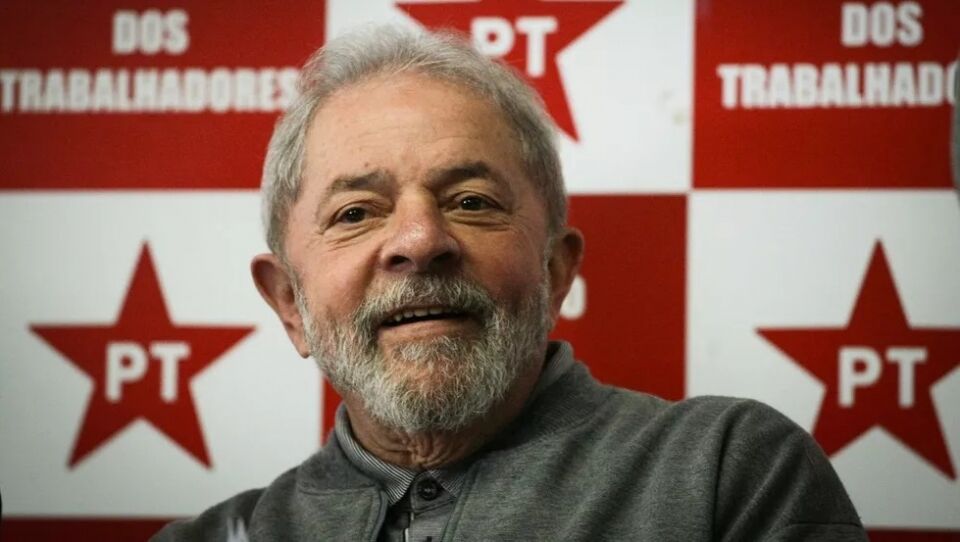 A esquerda em vertigem