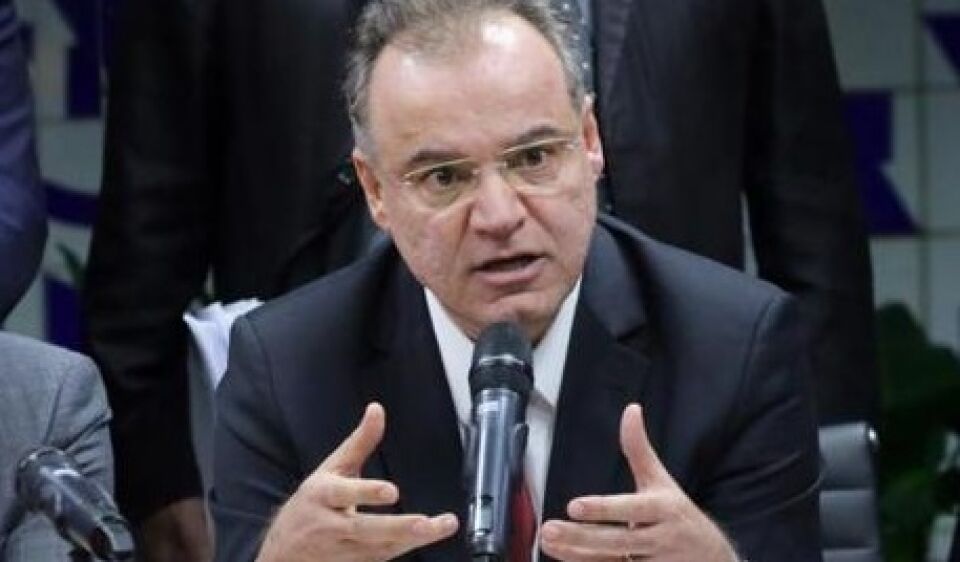 Relator mantém em 55 anos idade para aposentadoria de policiais