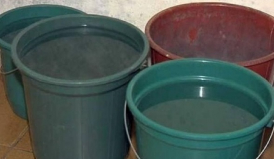 Criança de apenas um ano morre afogada após cair em balde