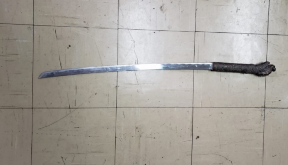 Polícia investiga se espada samurai era usada para arrancar coração de rivais da milícia