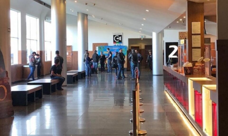 Policial que matou homem dentro de cinema na frente da família discutiu com vítima sobre poltrona, diz polícia