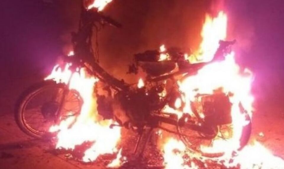 Revoltado com Blitz, homem ateia fogo em moto apreendida e acaba preso