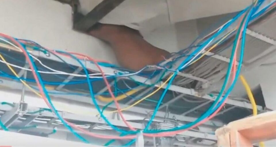 Criminoso tenta furtar loja da operadora Oi, mas fica entalado no ar-condicionado