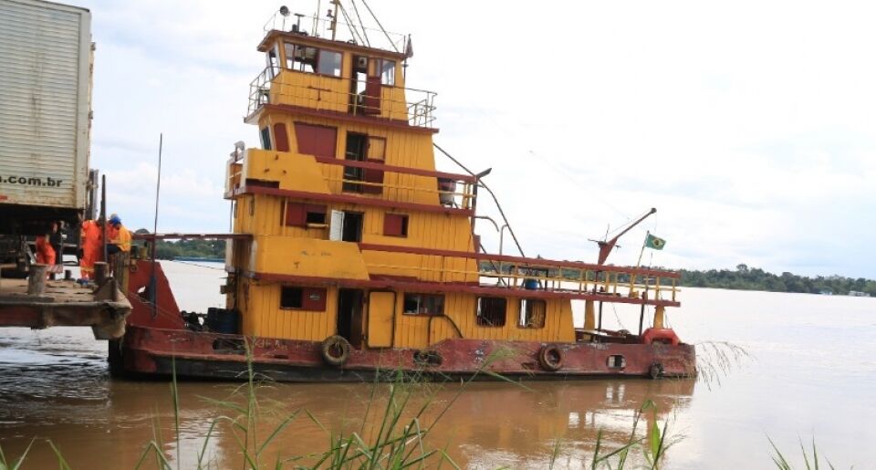 Rebocador afunda no rio Madeira, em Porto Velho