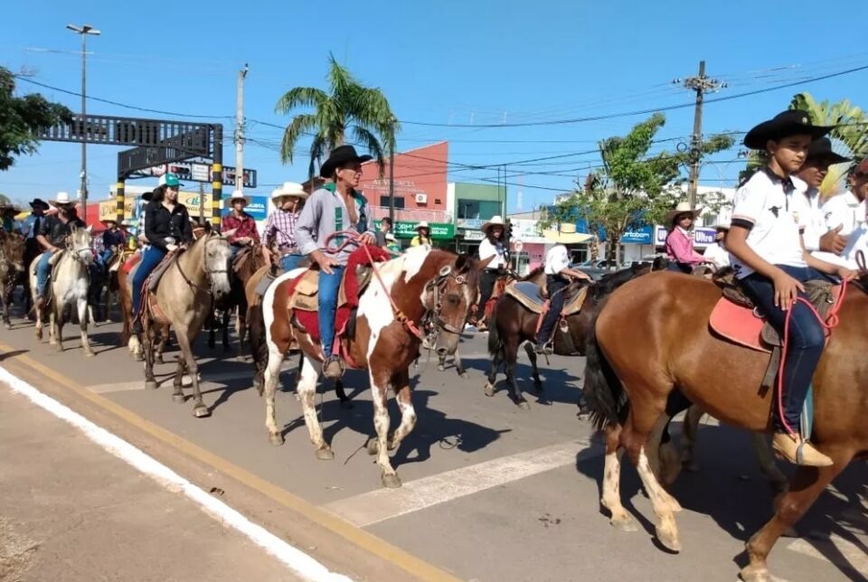 Cavalgada da 36ª Expoari reúne mais de 700 cavaleiros em Ariquemes, RO