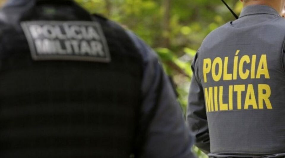Jovem de 17 anos pisa em armadilha escondida no mato e é baleado