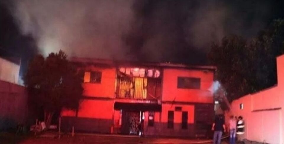 Prostitutas ateiam fogo em cabaré por falta de pagamento