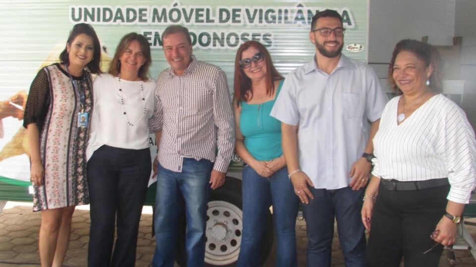 Prefeito inaugura unidades itinerantes para vacinar cães e gatos em bairros de Porto Velho