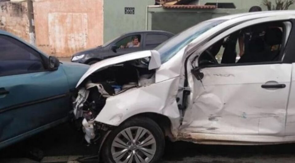 Menor passa noite com travesti, garota de programa e tornozelada