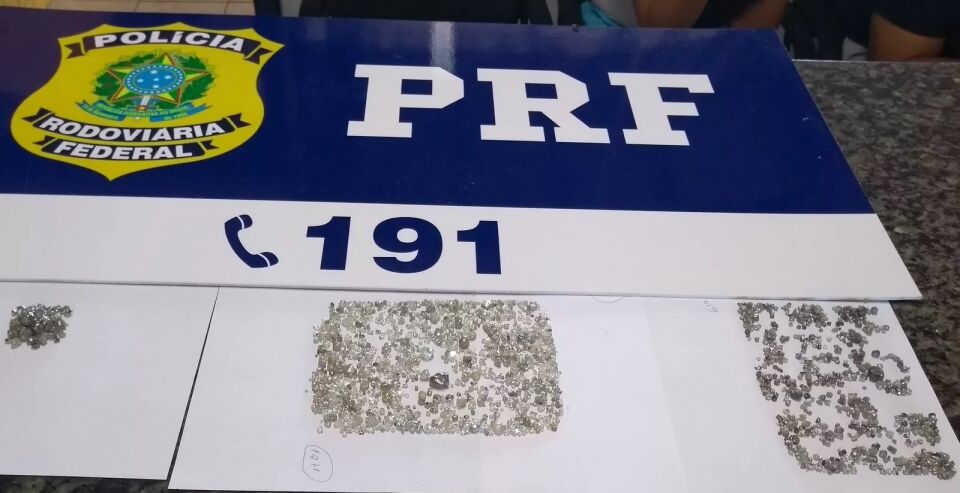 Casal é preso com quase 2 mil pedras de diamante em Vilhena, RO