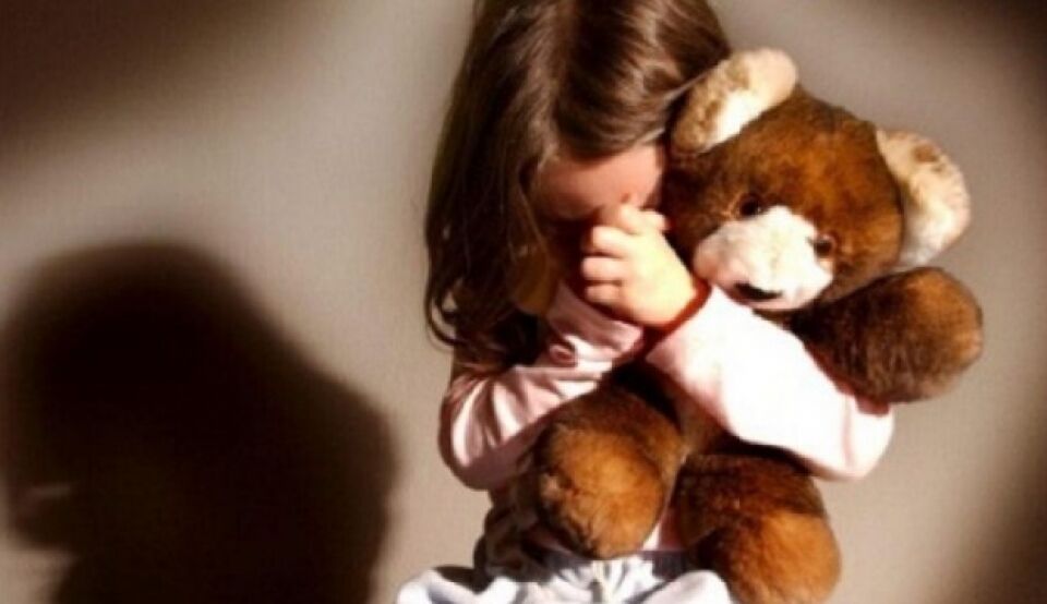 Criança de 8 anos tem convulsão e morre após ser estuprada por vizinho