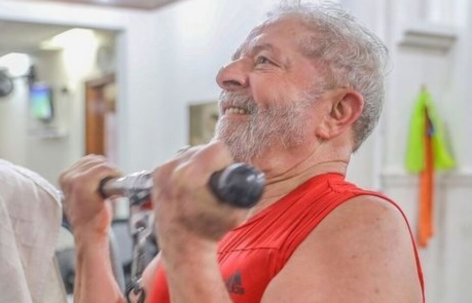 Lula corre nove quilômetros por dia na carceragem de Curitiba