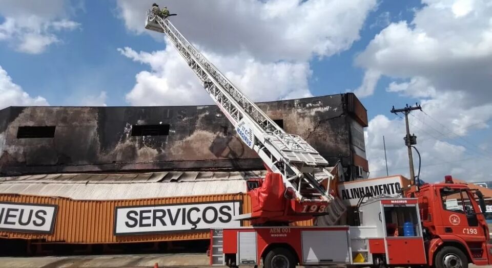 Prédio destruído por fogo tinha 25 anos em Porto Velho