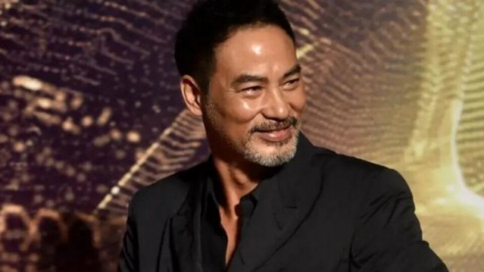 Ator é esfaqueado na frente do público durante evento