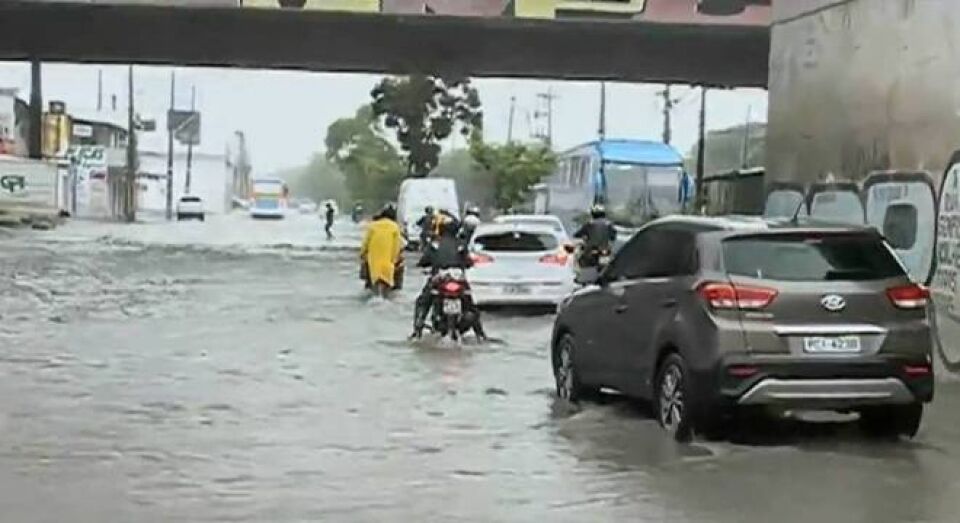 Chuvas e deslizamentos deixam pelo menos 5 mortos no Recife (PE)