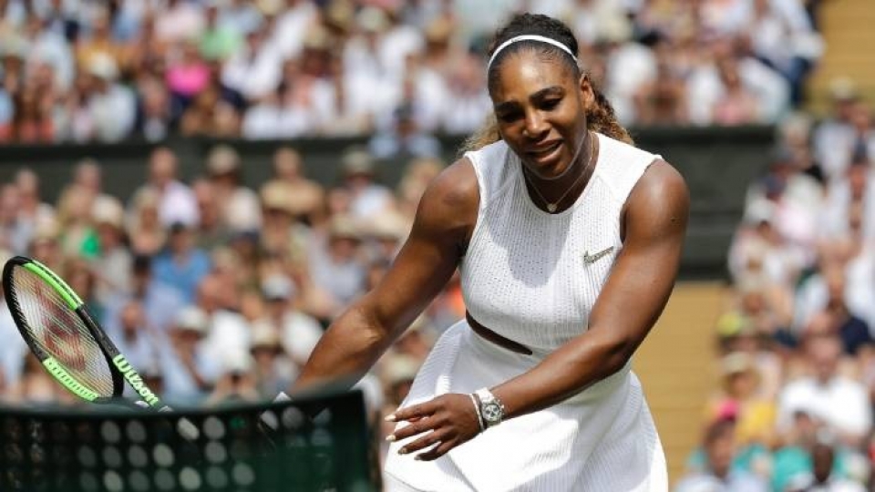 VÍDEO: Serena Williams vence cinco homens ao mesmo tempo e ainda dá show