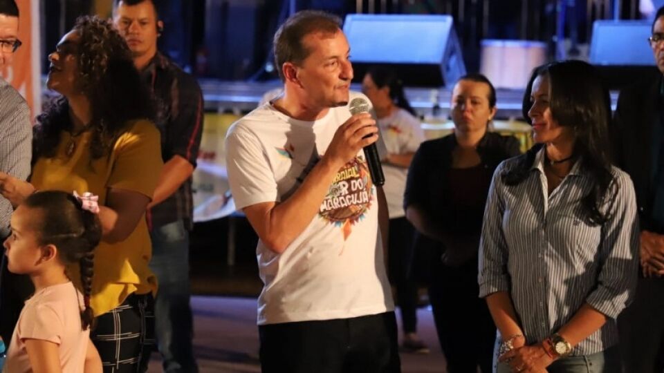 Prefeito participa de cerimônia da abertura do Arraial Flor do Maracujá,